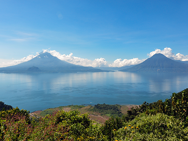 Lago Atitlan © Brizardh Dreamstime.com